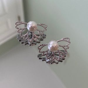 Faux pearl earrings with a flower cuff jacket